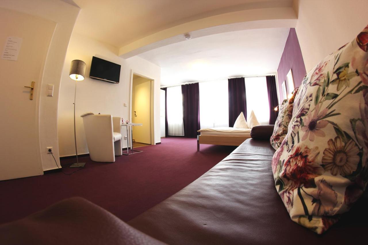 Weinstube Bycastors Hotel ทรัยส์-คาร์เดิน ภายนอก รูปภาพ