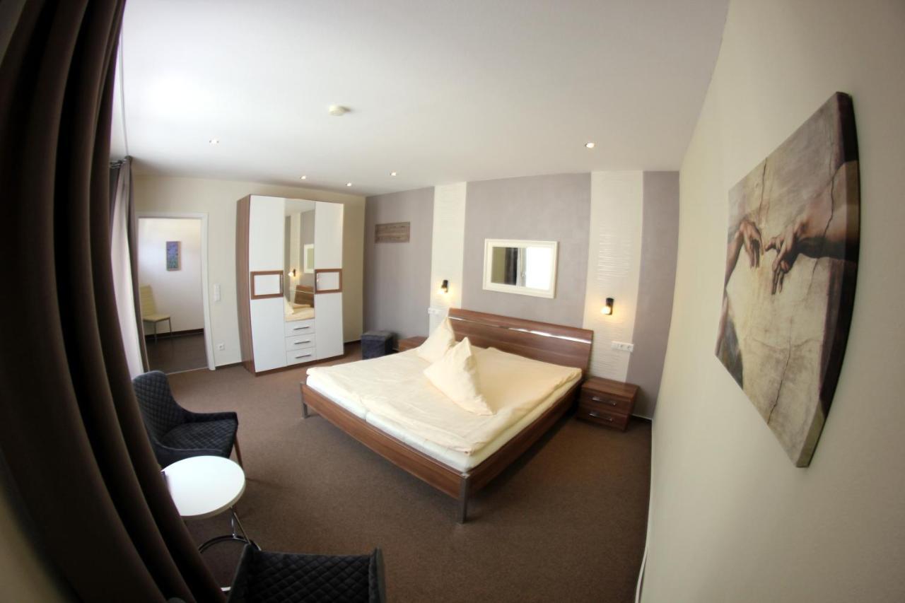 Weinstube Bycastors Hotel ทรัยส์-คาร์เดิน ภายนอก รูปภาพ